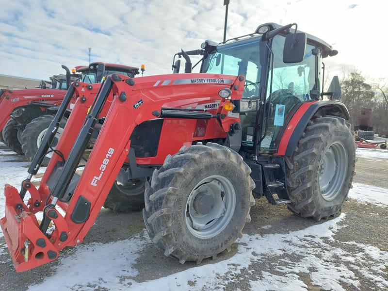 Tractors  MF5711 Global Photo